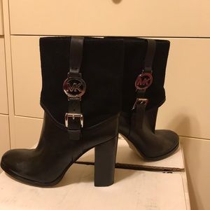Cute Black Michael Kors booties Suede and leather